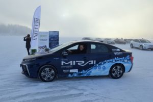 Daniel Bügel benyttet sjansen til å tøye grensene med Green Drive Regions hydrogenbil, en Toyota Mirai.