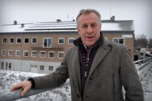 Magnor Næringshage er blitt energismart, blant annet ved hjelp av solceller på taket, forteller daglig leder Borge Nordfjeld.