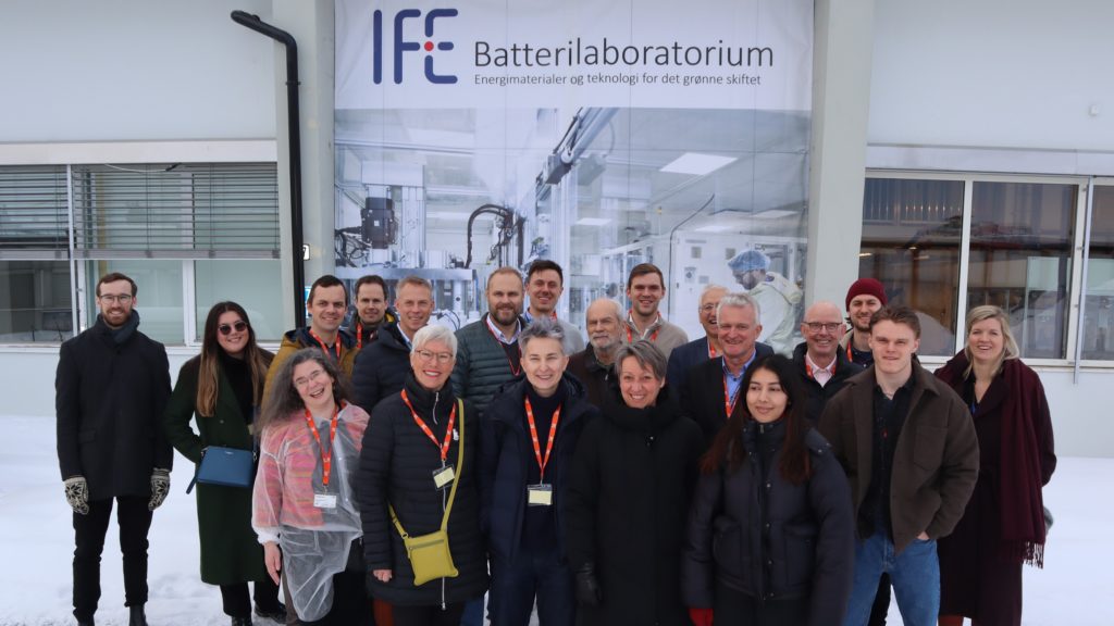 Battchain omvisning hos Institutt for energiteknikk.